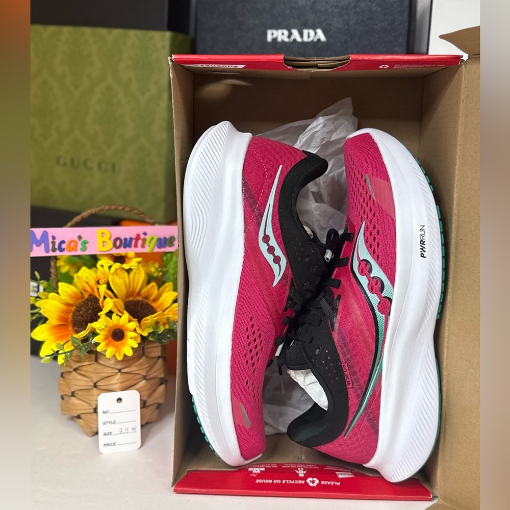 🆕SAUCONY Women's Pink and Black Athletic Shoes SIZE: 7.5” ~Open box~ Never Use🔥